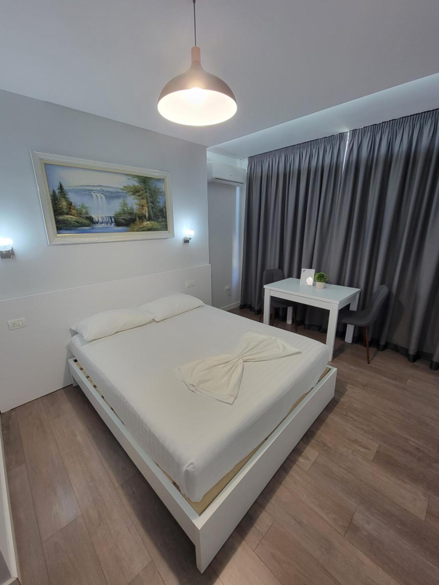 Nuestra Casa Hotel Tiranë Luaran gambar